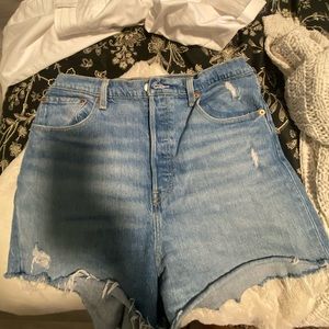 Levi’s Womens Premium Ribcage Short size 32 Bernal Frost Waterless